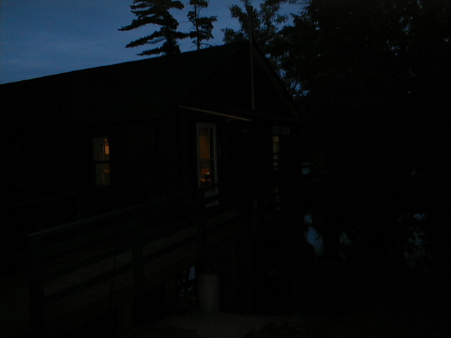 darkcabin2.jpg (640x480; 37888 bytes)