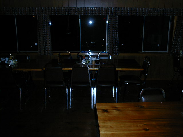 diningroom.jpg (640x480; 51070 bytes)