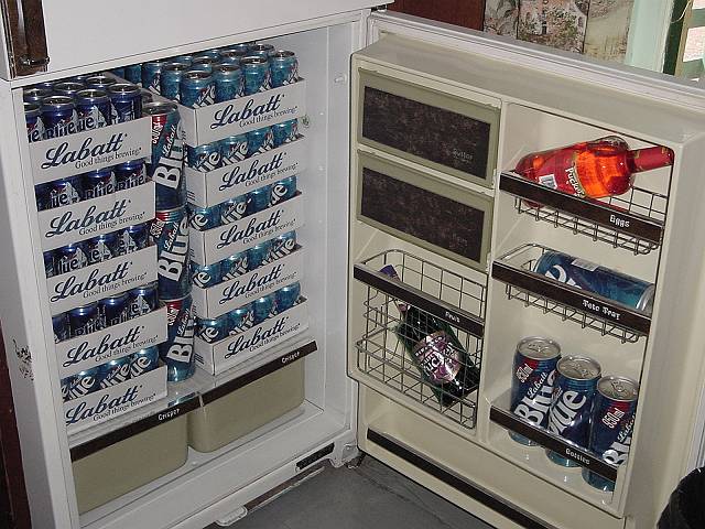 stockedfridge2.jpg (640x480; 76284 bytes)