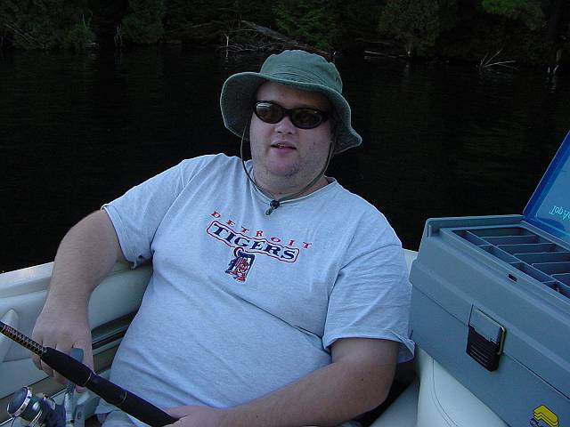 mikefishing.jpg (640x480; 40135 bytes)