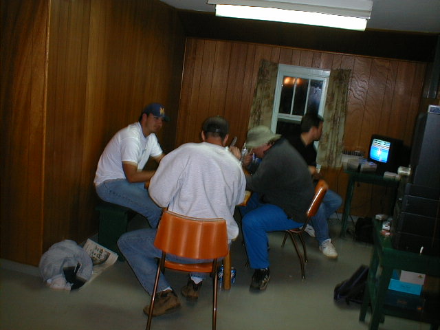 sittingaround2.jpg (640x480; 58390 bytes)