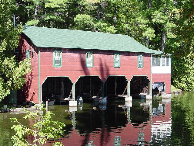 boathouse1.jpg (640x480; 98425 bytes)