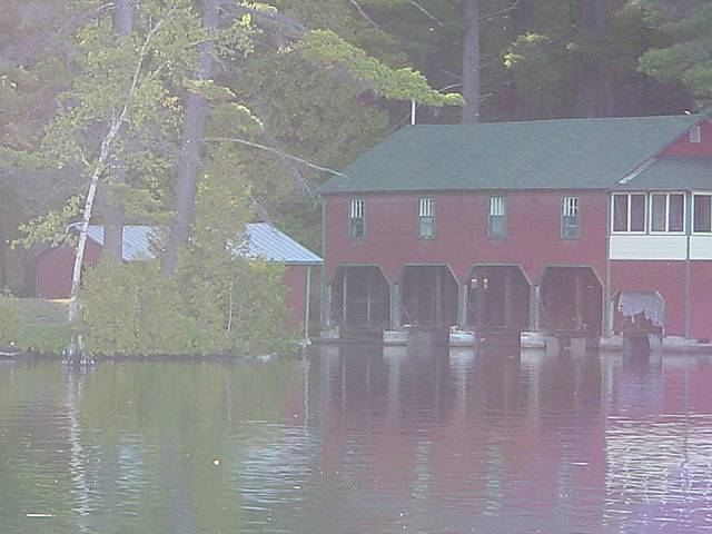 boathouse2.jpg (640x480; 42380 bytes)