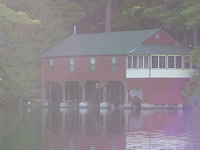 boathouse3.jpg (640x480; 34249 bytes)