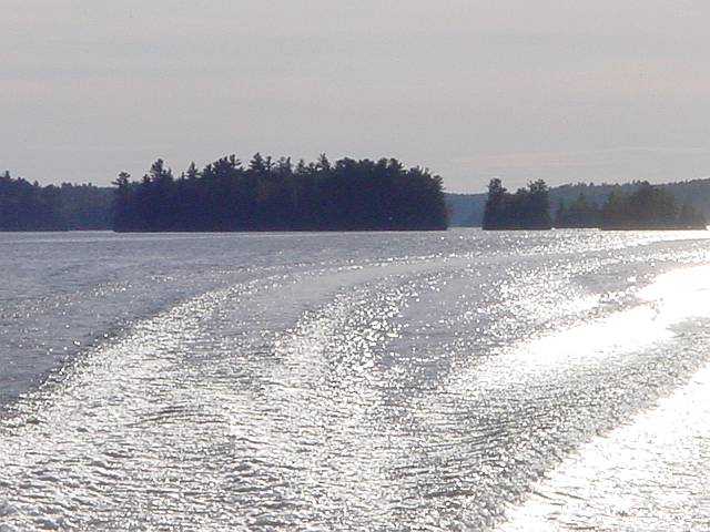 boatride2.jpg (640x480; 53643 bytes)