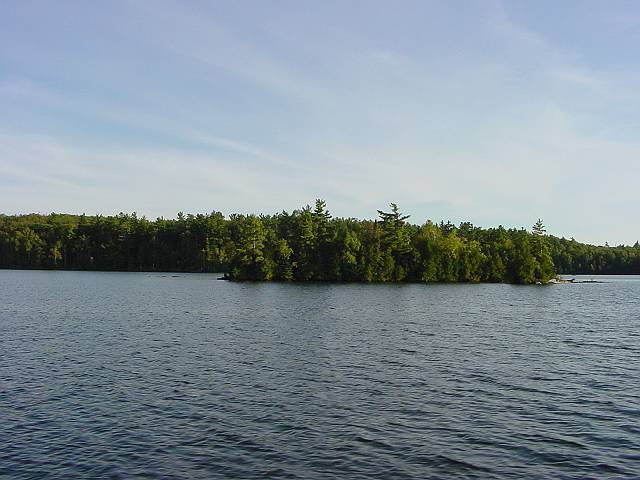 island1.jpg (640x480; 44601 bytes)