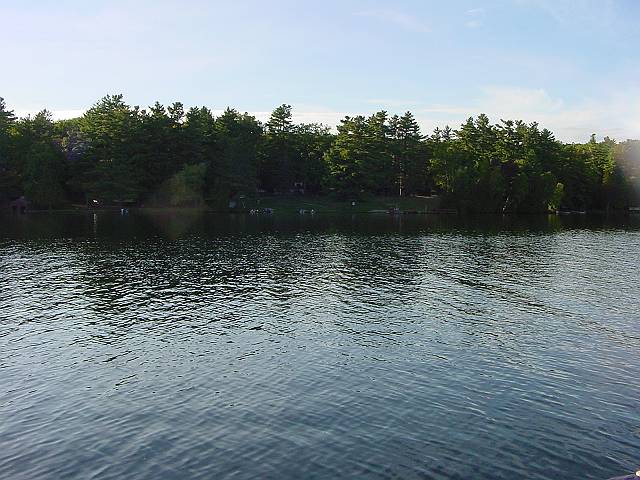 lodgeshoreline1.jpg (640x480; 64479 bytes)
