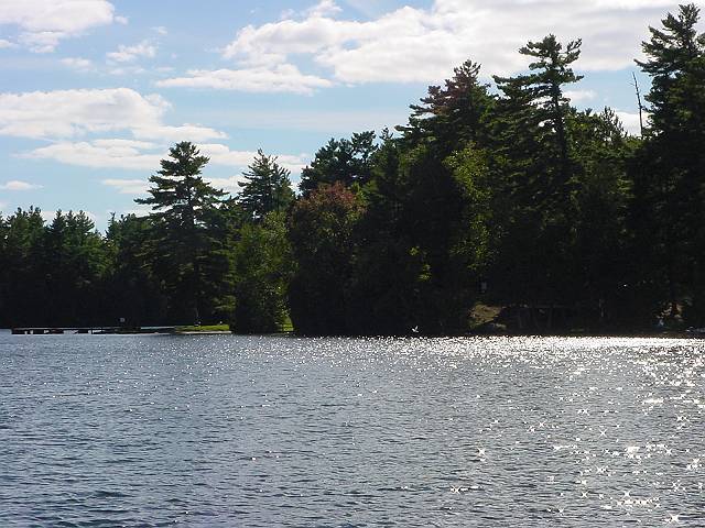 lodgeshoreline2.jpg (640x480; 68681 bytes)